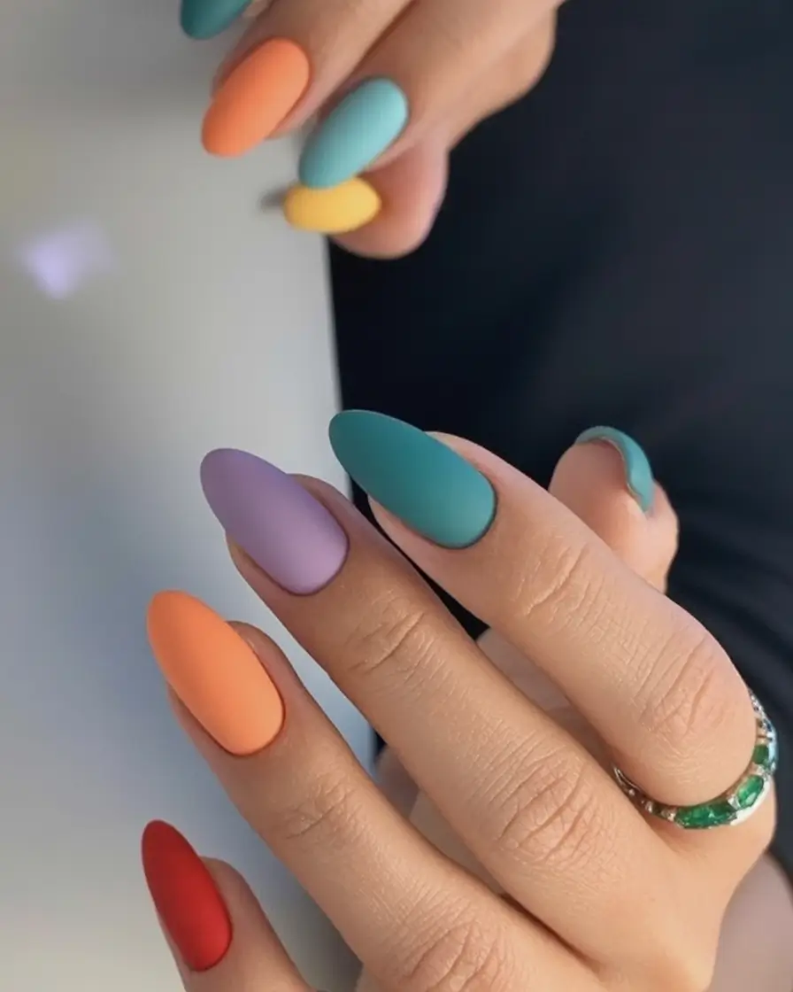 2025 Fall Nail Colors: Trendy Shades Matte Rainbow Autumn Spectrum