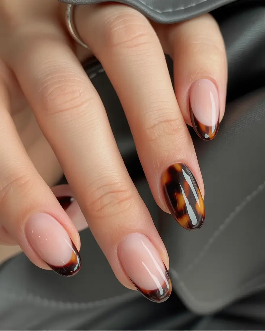 2025 Minimalist Fall Nails Tortoiseshell French Twist