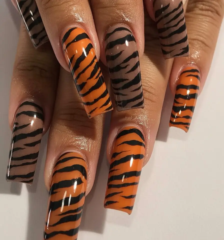 Stylish Fall 2025 Manicure Ideas Tiger Stripe Statement