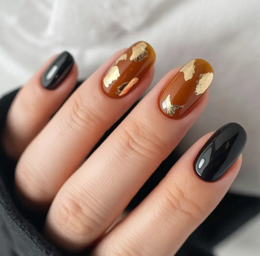 Stylish Round Fall Nails 2025 Amber and Gold Drama