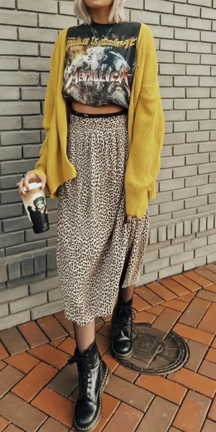 Top Fashion Trends Women for Fall 2025 Grunge-Inspired Print Clash