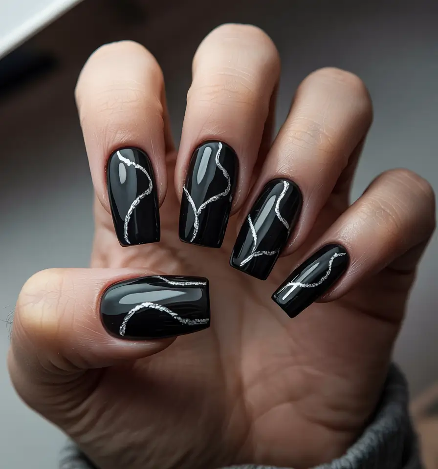Best Simple Winter Nail Looks 2025–2026 – Midnight Silver Lines