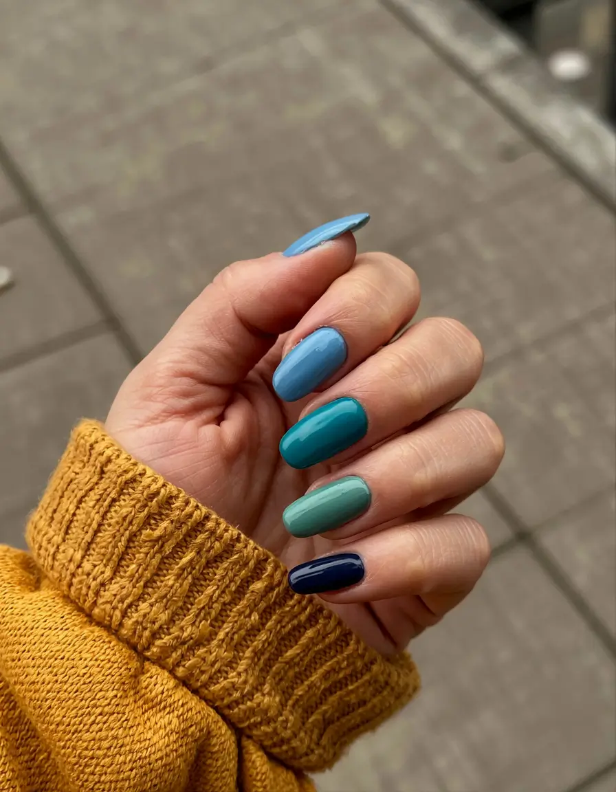 Dark Winter Nails Ideas 2025–2026 Nordic Blue Gradient