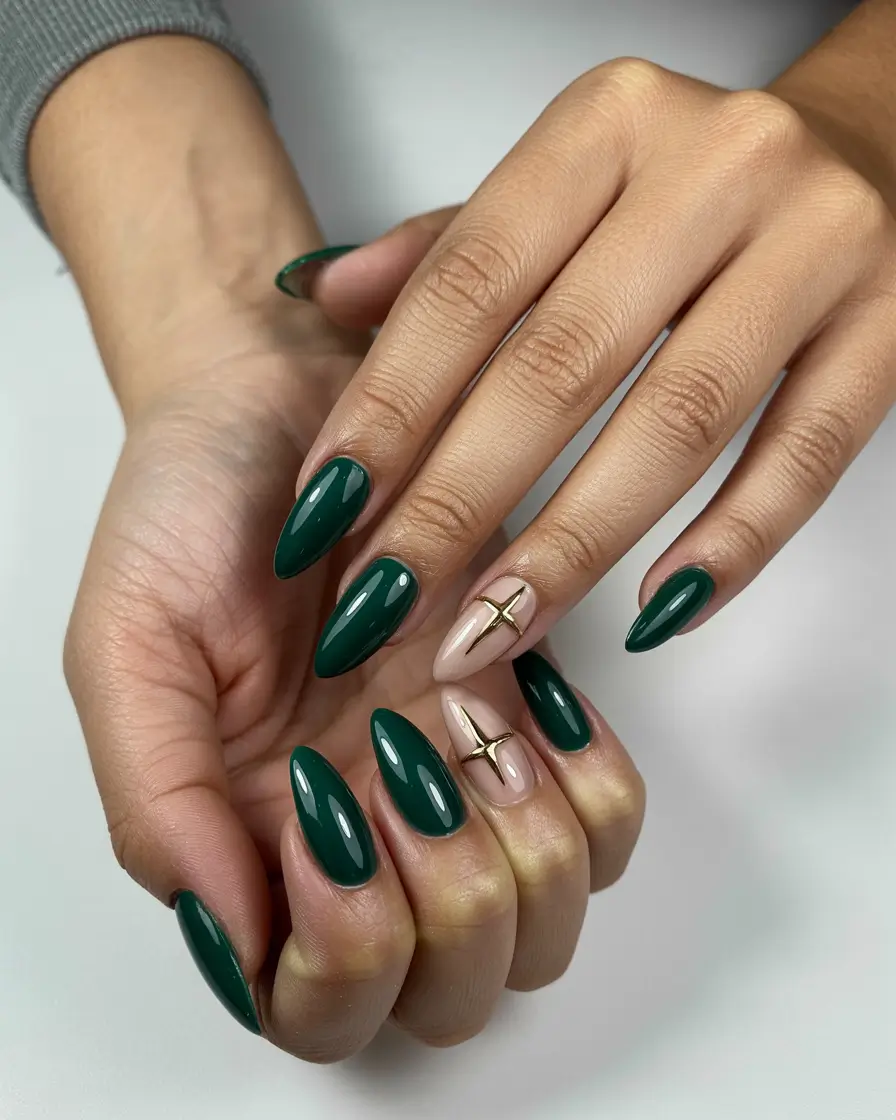 Green Nail Trends Christmas 2025 Elegant Evergreen Edge