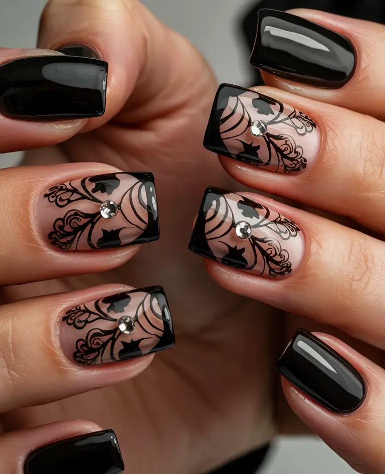 Short Winter Nails 2025–2026 Elegant Black Lace Winter Nails